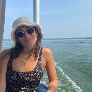 Meet your Posher, Lea